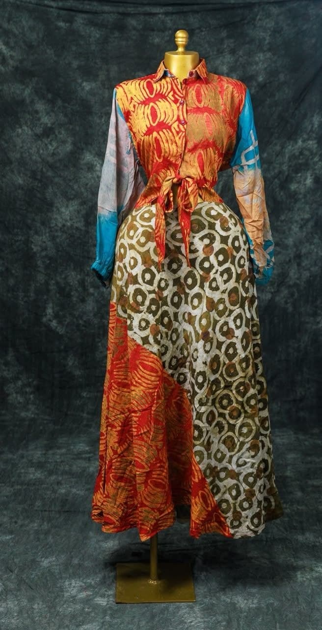 Pièce EM07 — Batik mosaïque · rouge, turquoise & kaki