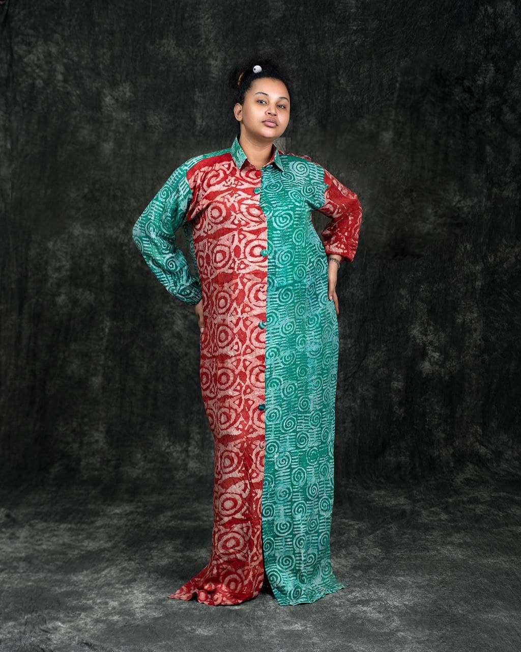 Robe Hibiscus — Batik bogolan · rouge & émeraude