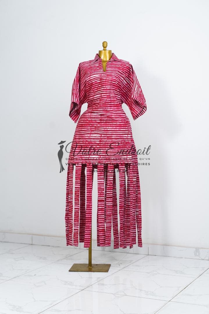 Pièce RS01 — Robe bustier à franges · fuchsia & blanc, rayures batik